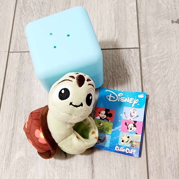 Disney Toys Disney Cutie Cuff Steering Wheel Buddy Squirt From Finding Nemo Poshmark